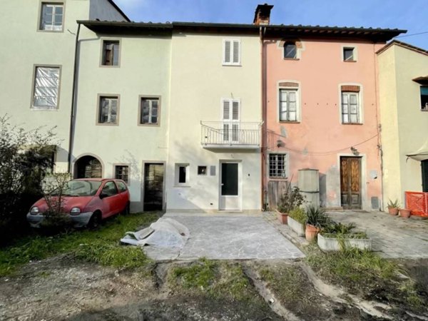 casa indipendente in vendita a Lucca in zona zona Sorbano