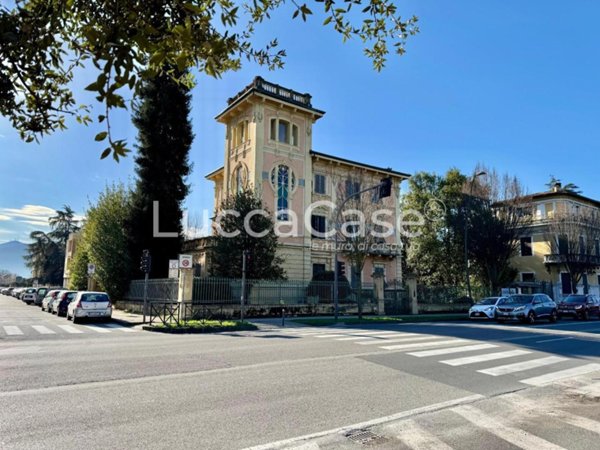 casa indipendente in vendita a Lucca in zona zona Sorbano