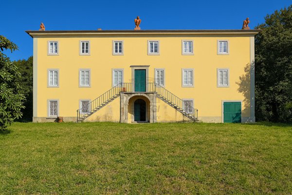 casa indipendente in vendita a Lucca in zona Centro Città
