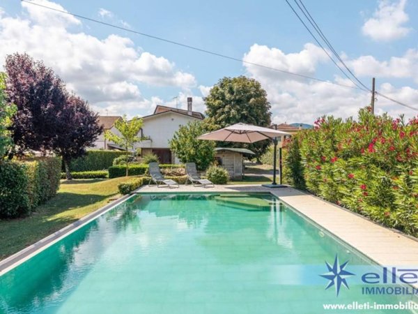 casa indipendente in vendita a Lucca in zona Centro Città