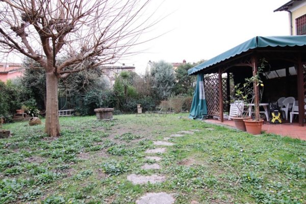 casa indipendente in vendita a Lucca in zona Centro Città