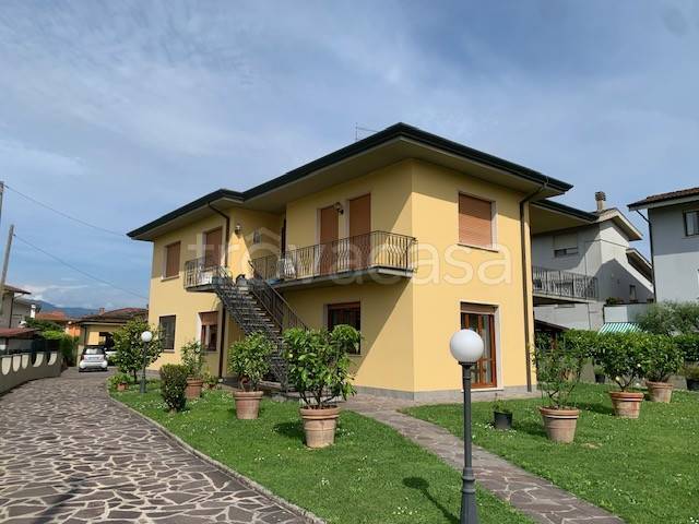 casa indipendente in vendita a Lucca in zona Sant'Anna