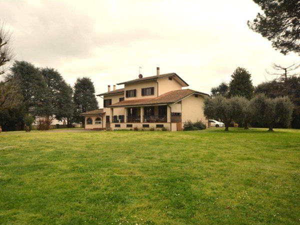 casa indipendente in vendita a Lucca in zona Picciorana