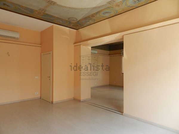 ufficio in vendita a Lucca in zona Centro Città