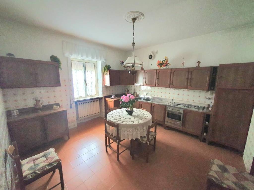 casa indipendente in vendita a Lucca in zona Ponte San Pietro