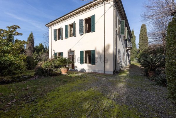 casa indipendente in vendita a Lucca