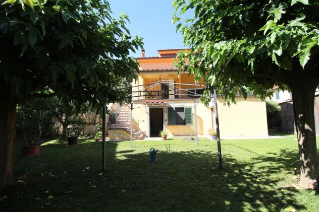 casa indipendente in vendita a Lucca in zona zona Mugnano