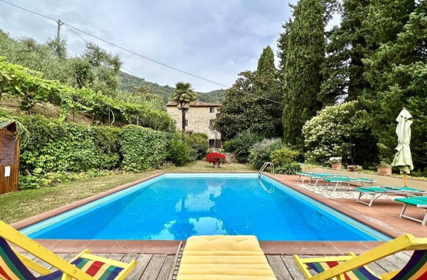 casa indipendente in vendita a Lucca in zona Massa Pisana