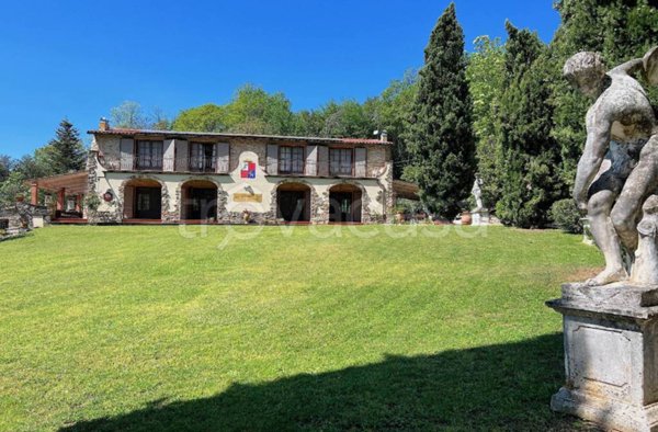 casa indipendente in vendita a Lucca in zona Mutigliano
