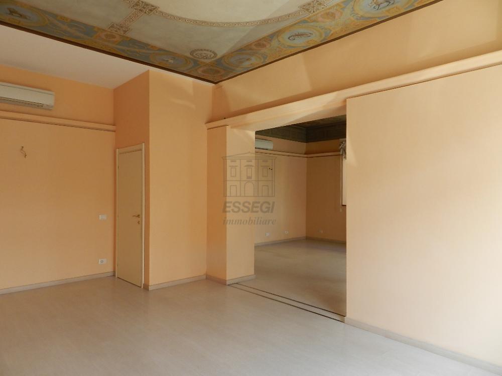 ufficio in vendita a Lucca in zona Centro Città