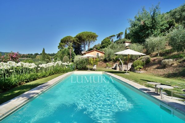 casa indipendente in vendita a Lucca in zona Mastiano