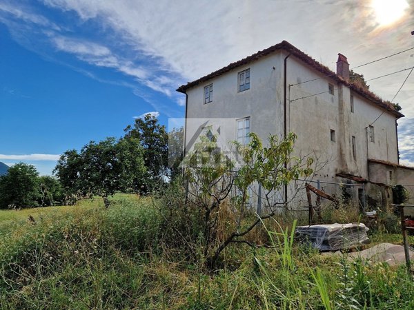 casale in vendita a Lucca in zona Monte San Quirico
