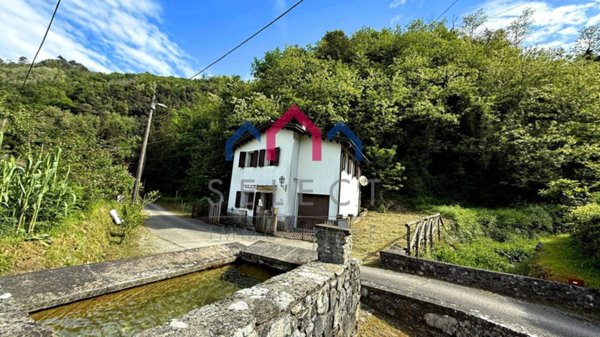 casa indipendente in vendita a Lucca in zona Centro Città