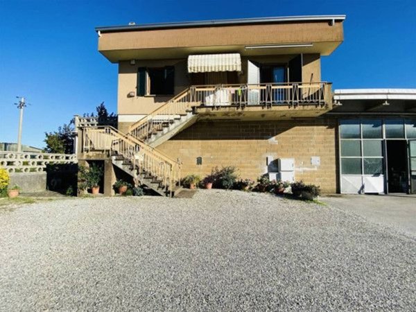 casa indipendente in vendita a Lucca in zona Ponte a Moriano