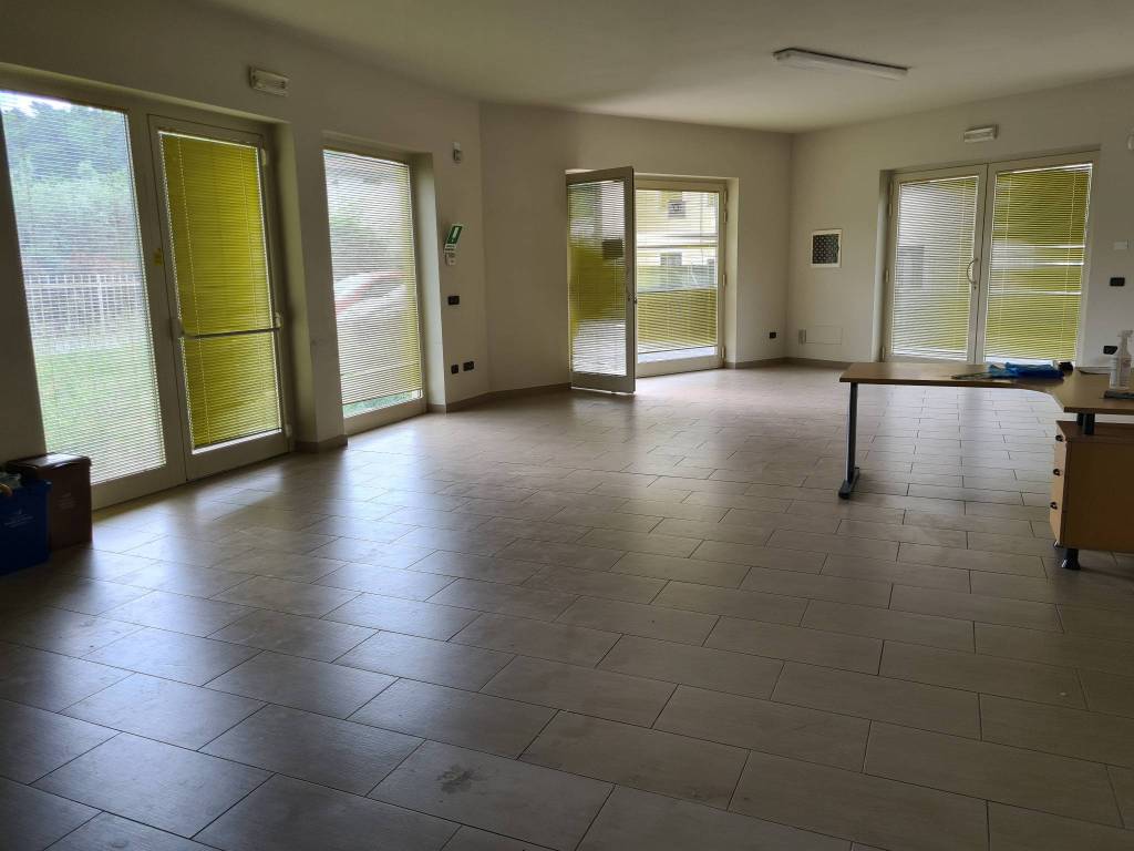 negozio in vendita a Lucca in zona Picciorana