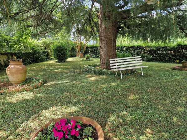 casa indipendente in vendita a Lucca in zona Maggiano