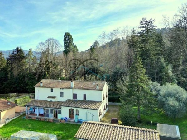 casa indipendente in vendita a Lucca in zona Meati