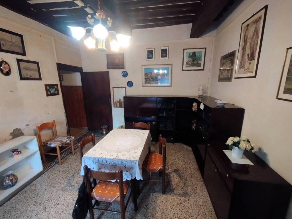 casa indipendente in vendita a Lucca in zona San Lorenzo a Vaccoli