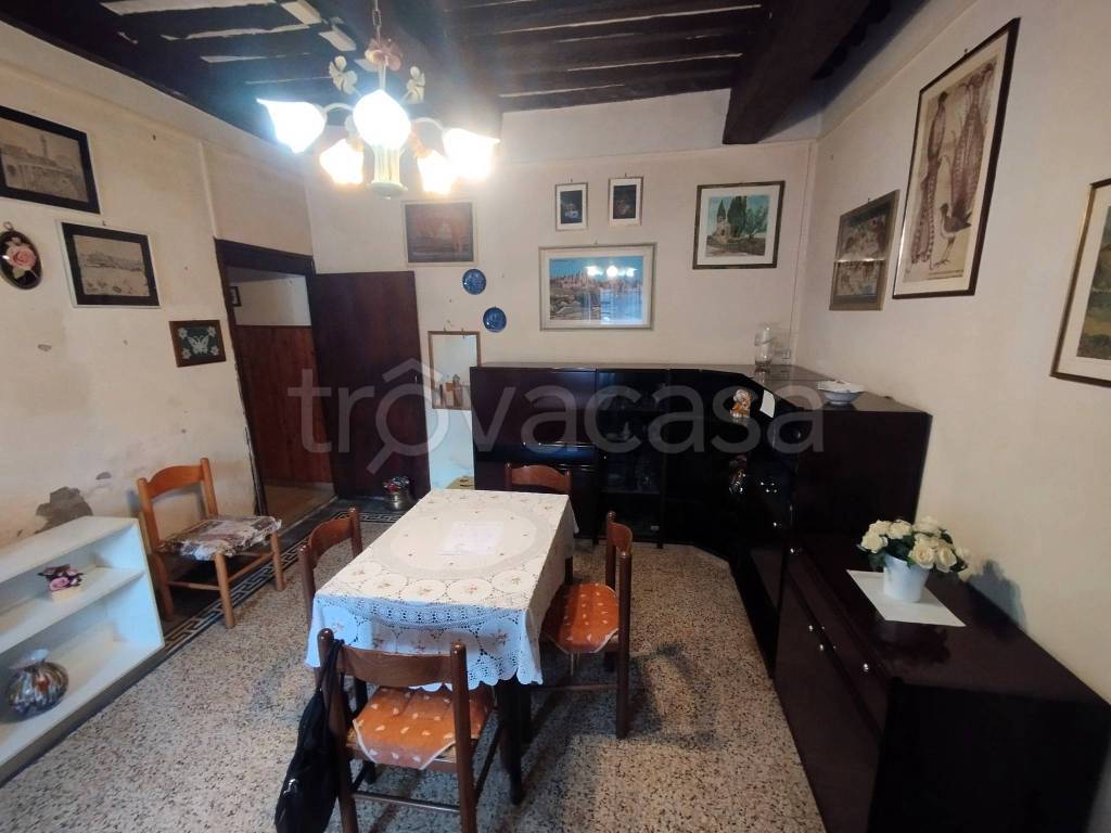 casa indipendente in vendita a Lucca in zona San Lorenzo a Vaccoli