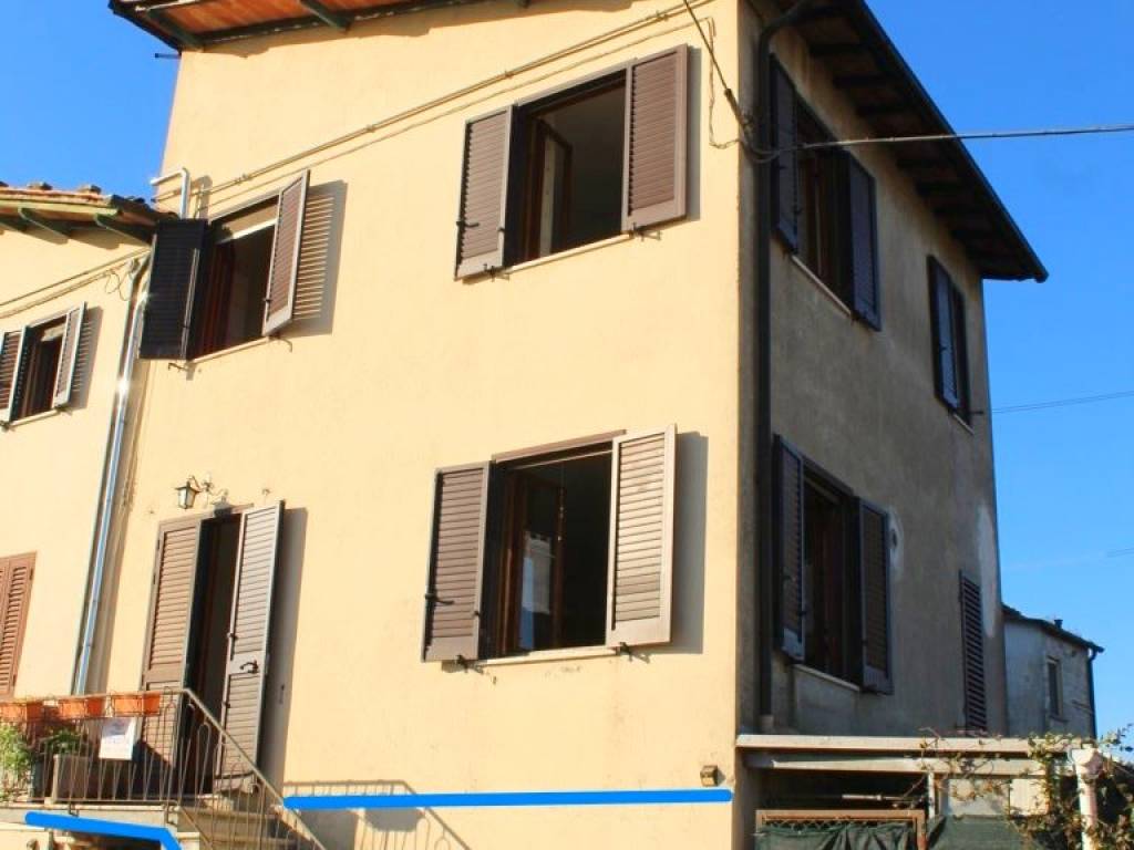 casa indipendente in vendita a Lucca in zona Carignano