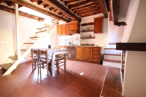 casa indipendente in vendita a Lucca in zona Cerasomma