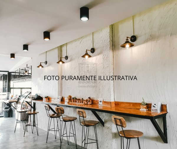 locale commerciale in vendita a Lucca