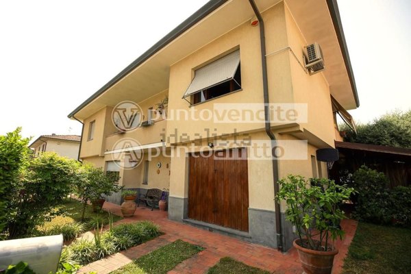 casa indipendente in vendita a Lucca in zona Nave