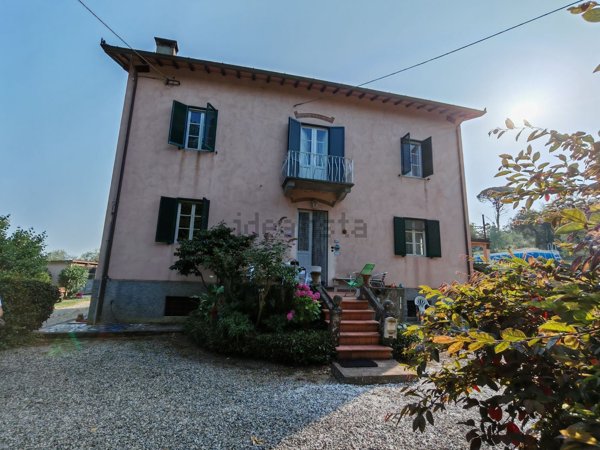 casa indipendente in vendita a Lucca in zona Maggiano