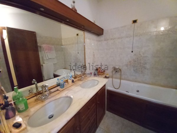 casa indipendente in vendita a Lucca