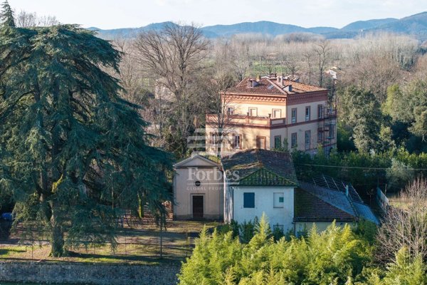 casa indipendente in vendita a Lucca
