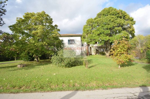 casa indipendente in vendita a Lucca in zona San Quirico di Moriano