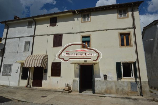 casa indipendente in vendita a Lucca in zona San Lorenzo a Vaccoli