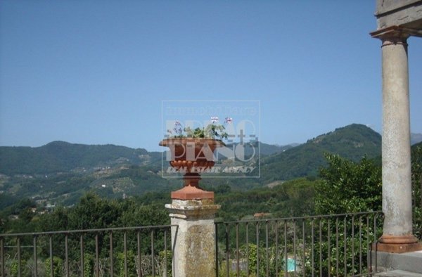 villa in vendita a Lucca in zona Mutigliano