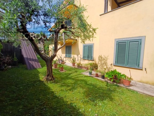 casa indipendente in vendita a Lucca in zona zona Mugnano
