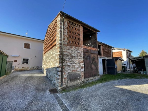 casa semindipendente in vendita a Lucca