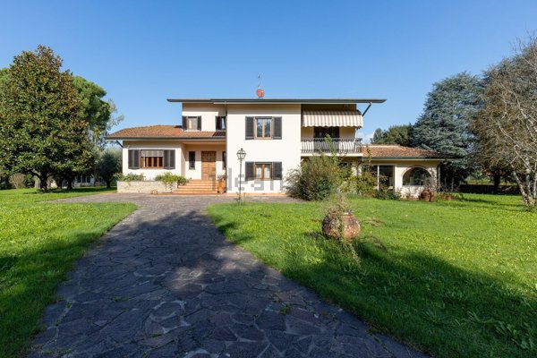 casa indipendente in vendita a Lucca in zona Picciorana