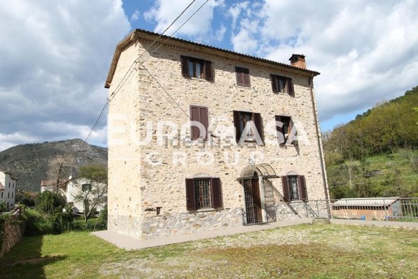 casa indipendente in vendita a Lucca in zona Santa Maria del Giudice