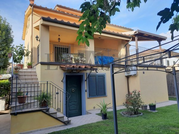 casa indipendente in vendita a Lucca in zona zona San Filippo