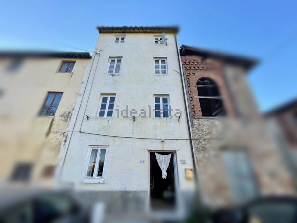 casa indipendente in vendita a Lucca in zona Fagnano