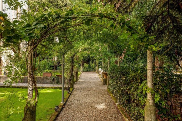 casa indipendente in vendita a Lucca
