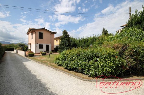 casa indipendente in vendita a Lucca in zona zona SS. Annunziata