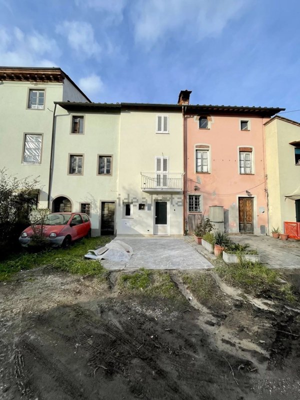 casa indipendente in vendita a Lucca in zona Zona San Concordio