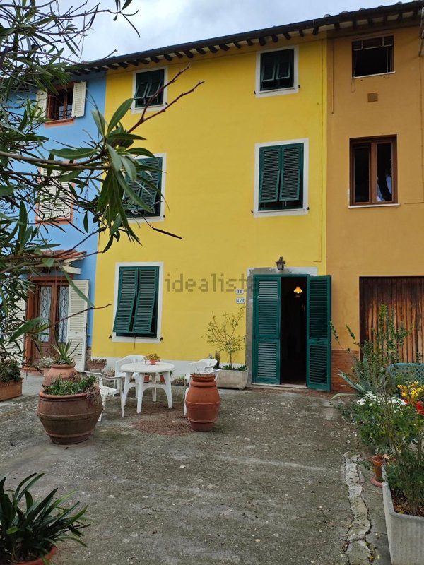 casa indipendente in vendita a Lucca in zona Maggiano