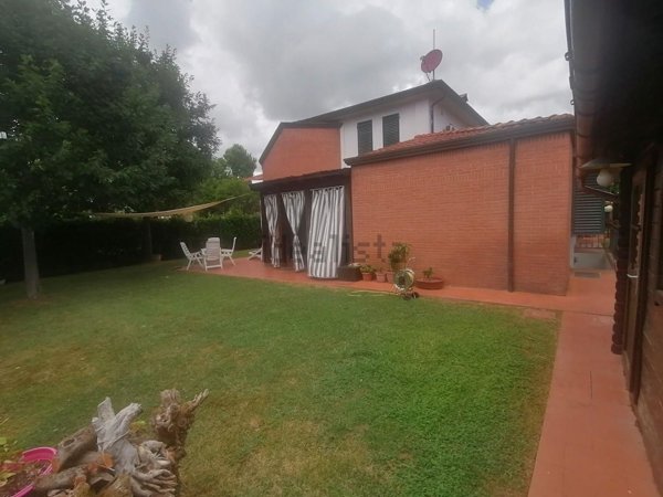 casa indipendente in vendita a Lucca in zona Monte San Quirico