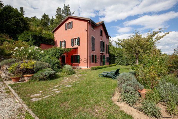 casa indipendente in vendita a Lucca in zona Massa Pisana