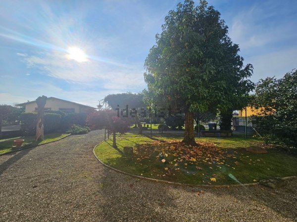 casa indipendente in vendita a Lucca in zona Ponte a Moriano