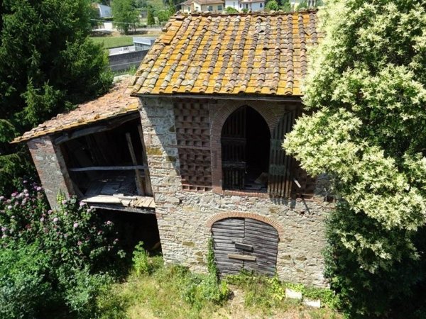 casa indipendente in vendita a Lucca in zona Montuolo