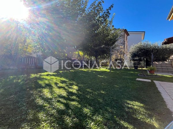 casa indipendente in vendita a Lucca in zona zona Mugnano