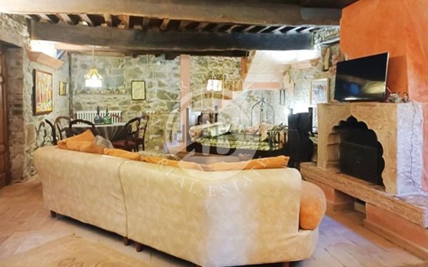 casa indipendente in vendita a Lucca