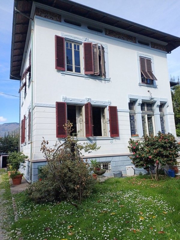 casa indipendente in vendita a Lucca in zona Ponte a Moriano